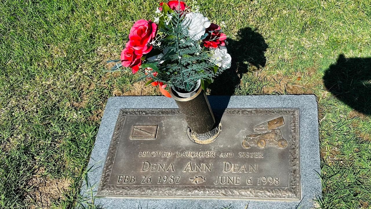 Grave of Dena Ann Dean